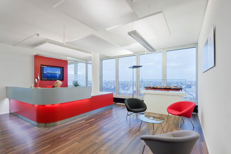 Deckensegel in einem Büro